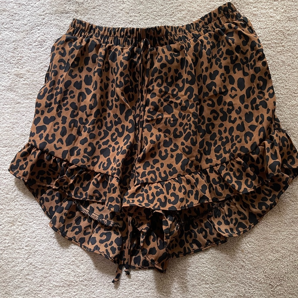 Sienna Sky leopard ruffle shorts size xs